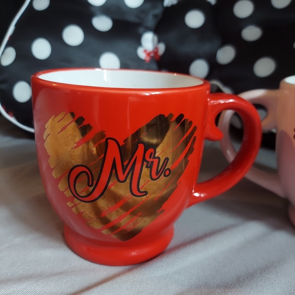 Bridal Party Gifts Mr & Mrs Mugs - Picture 3 of 4